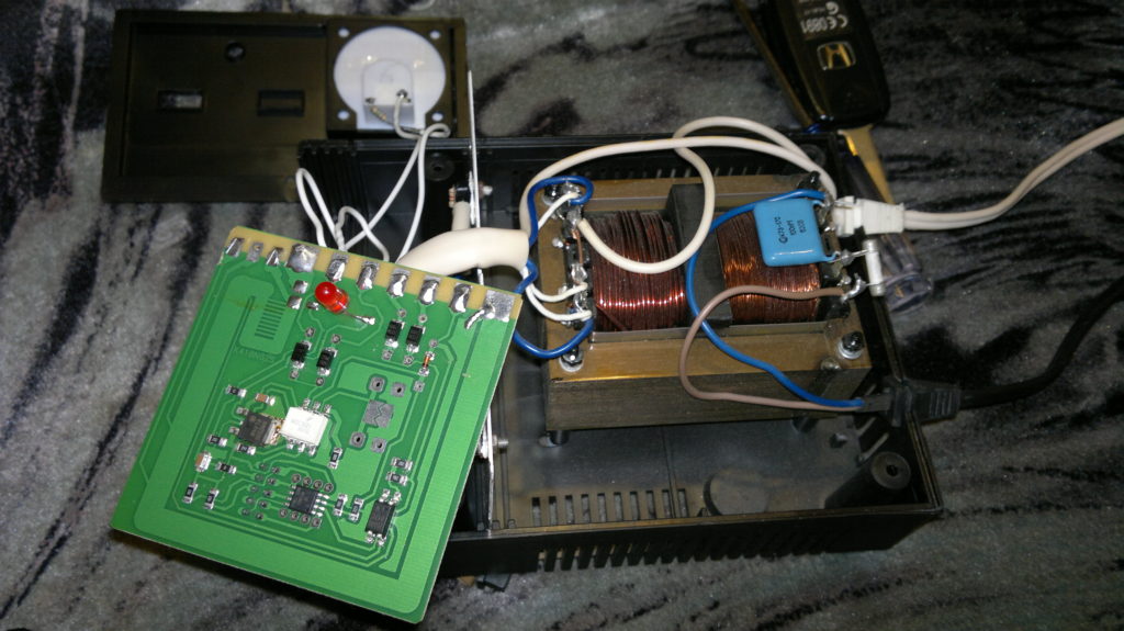 Каков механизм работы автоматического зарядного устройства Cedar 5?